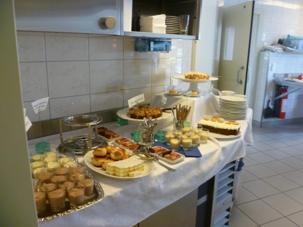 Hotel Speiserestaurant Bahnhof Guttingen Ngoại thất bức ảnh