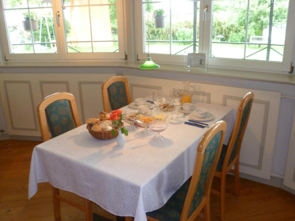 Hotel Speiserestaurant Bahnhof Guttingen Ngoại thất bức ảnh