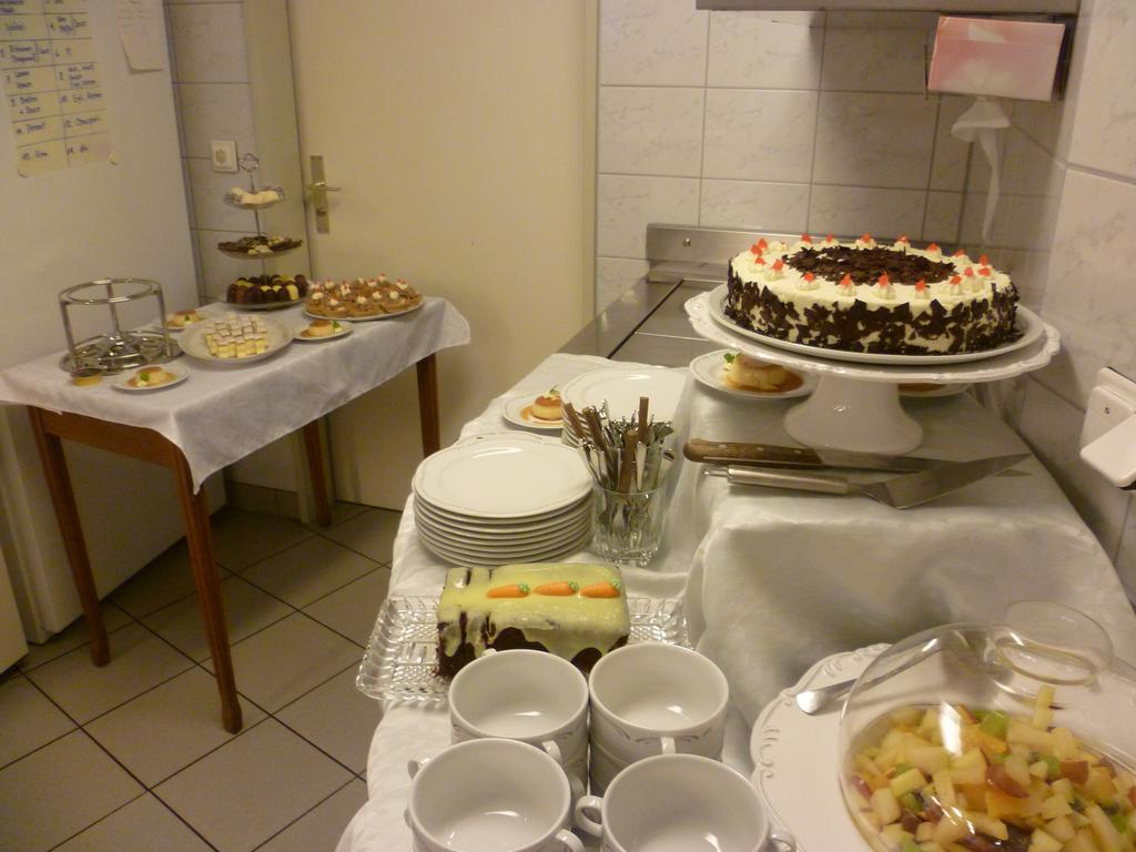 Hotel Speiserestaurant Bahnhof Guttingen Ngoại thất bức ảnh