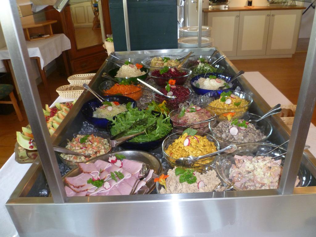 Hotel Speiserestaurant Bahnhof Guttingen Ngoại thất bức ảnh